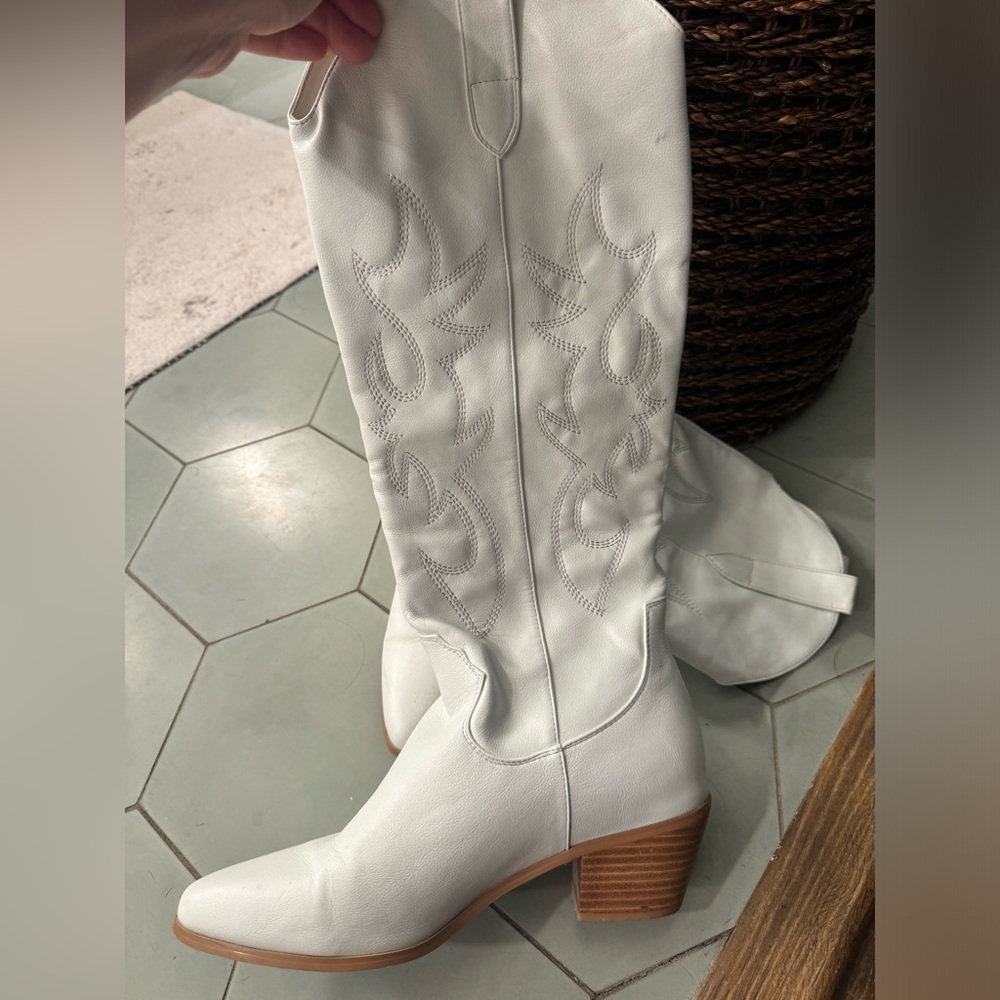 Bellini White Embroidered Heeled Boots